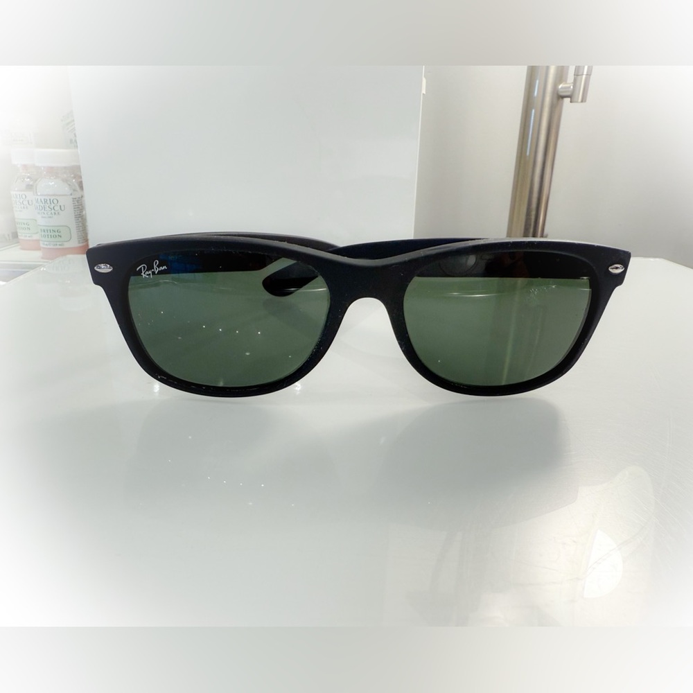Ray-Ban Black Matte Wayfarer Classic Sunglasses
